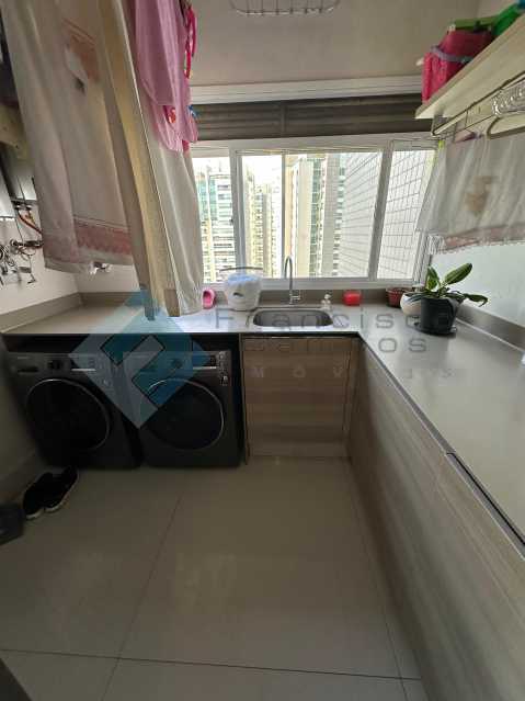 Conheça 53 do imóvel - Barra da Tijuca , Península vista lagoa , 3 suites(original 4 quartos),3 vagas - MEAP30126 - 26 53 - 26