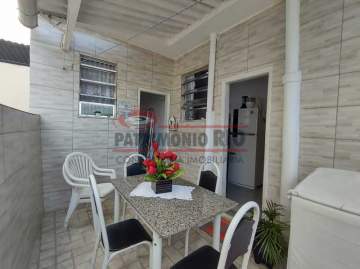 Ótima localização - Olaria apartamento 2 quartos e varanda - PAAP25046