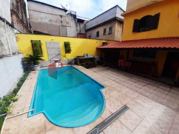 Excelente casa duplex com piscina e churrasqueira em Irajá - PACA30697
