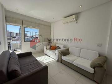 Imperdível - Apartamento reformado com 2quartos sendo 1suíte, vaga e varanda. - PAAP25931