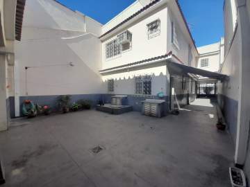 Ótima localização - Excelente casa duplex na Penha com 5 qts, 4 vagas, salão de jogos, churrasqueira e quintal. - PACA50107