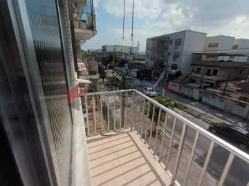 Ótimo apartamento, varanda e dois quartos em Vista Alegre - PAAP26287