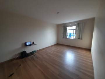 Apartamento a venda em Vista Alegre com três quartos, um suíte e duas vagas - PAAP31624