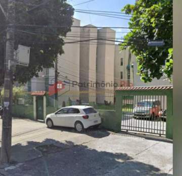Brás de Pina / dois quartos / vazio / armários - PAAP26545