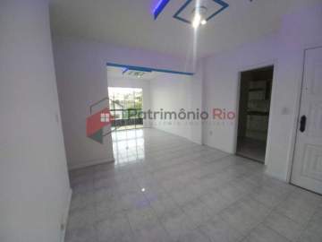 Aceita Financiamento - Bom apartamento com varandão, suíte e dependência completa - PAAP26567