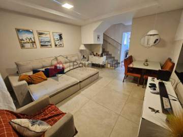 Casa triplex, 2 quartos, vaga e terraço - PACN20234
