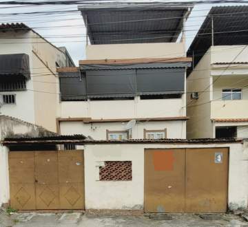Irajá 2 casas 1 com 4 quartos outra 1 quarto grande quintal - PACA50124