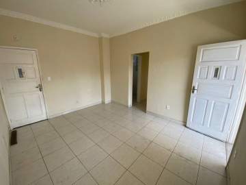 Apartamento / Vista Alegre / amplo / varanda / 2 quartos - PAAP26739
