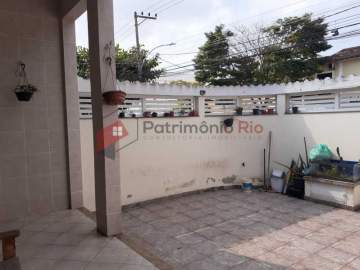 Espetacular casa linear, 3 quartos, 2 vagas de garagem - Irajá - PACA30886