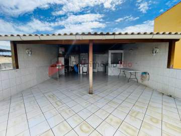 Casa com 3 quartos, vaga de garagem e terraço - PACA30888