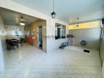 Casa com 3 quartos, vaga de garagem e terraço - PACA30888