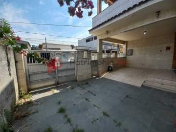 Casa frente de rua com 3 quartos em Irajá - PACA30892