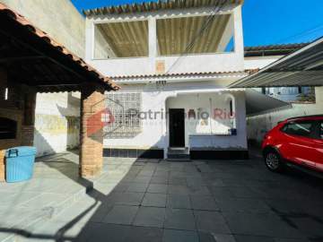 Ótima localização - Casa com 3 quartos, terraço, quintal e garagem - Vista Alegre - PACA30893
