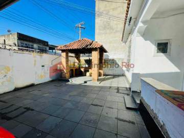 Ótima localização - Casa com 3 quartos, terraço, quintal e garagem - Vista Alegre - PACA30893