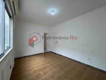 Imperdível - Apartamento 1 quarto + dependência de empregada - elevador - vaga de garagem - Vista Alegre - PAAP10783