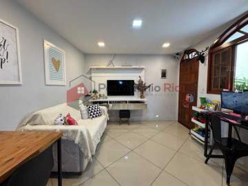 Ótima localização - Casa Duplex em Condomínio | 2 Quartos | Terraço com Chuveirão | Vaga | Irajá - PACN20250