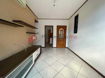 Aceita Financiamento - Apartamento em Vista Alegre com 2 quartos e 1 vaga de garagem - PAAP27127