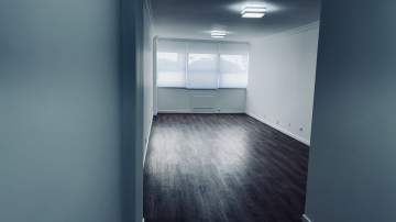 Ótima localização - Metro Saens Penna - EC8214