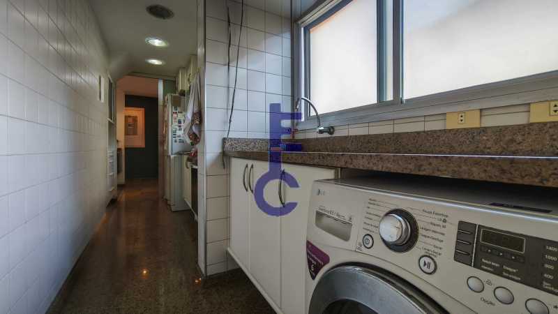 1648_G1752228923 - 26