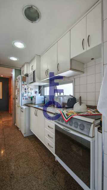1648_G1752228921 - 25