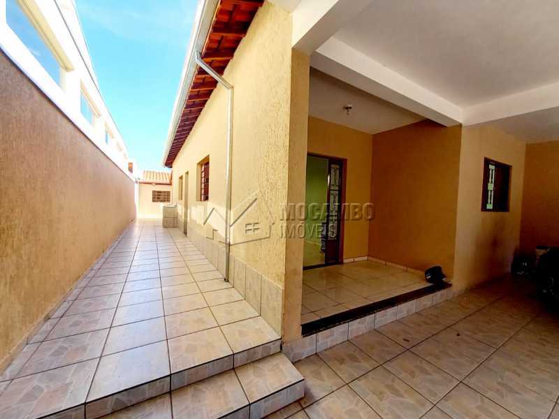 Garagem e quintal - 1