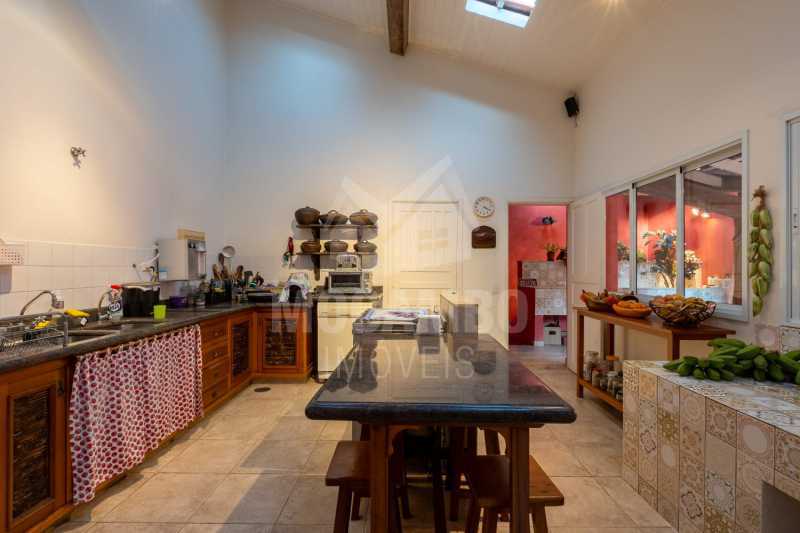 Cozinha com forno a lenha - 9