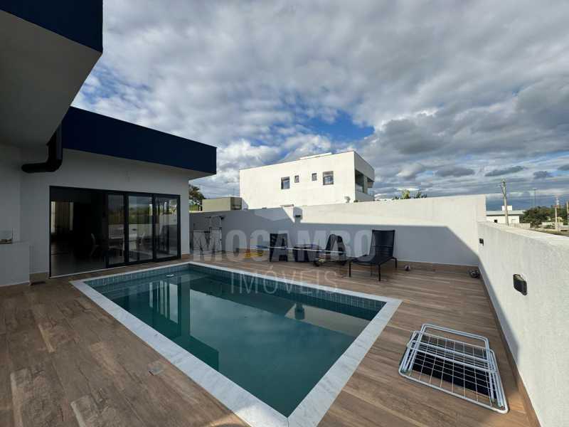 Piscina. - 2