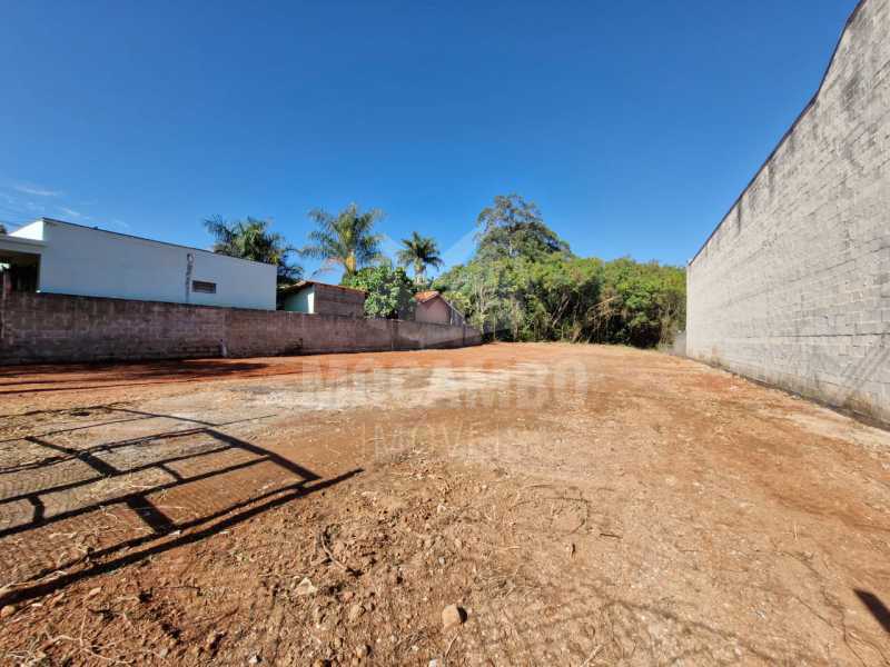 Terreno Lateral Direita - 6