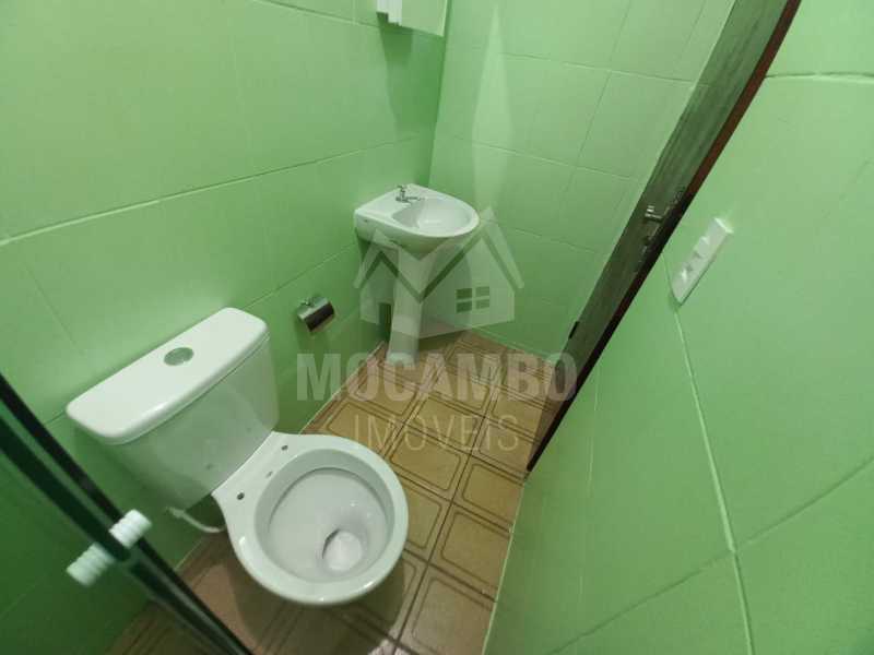 Banheiro casa fundos - 15