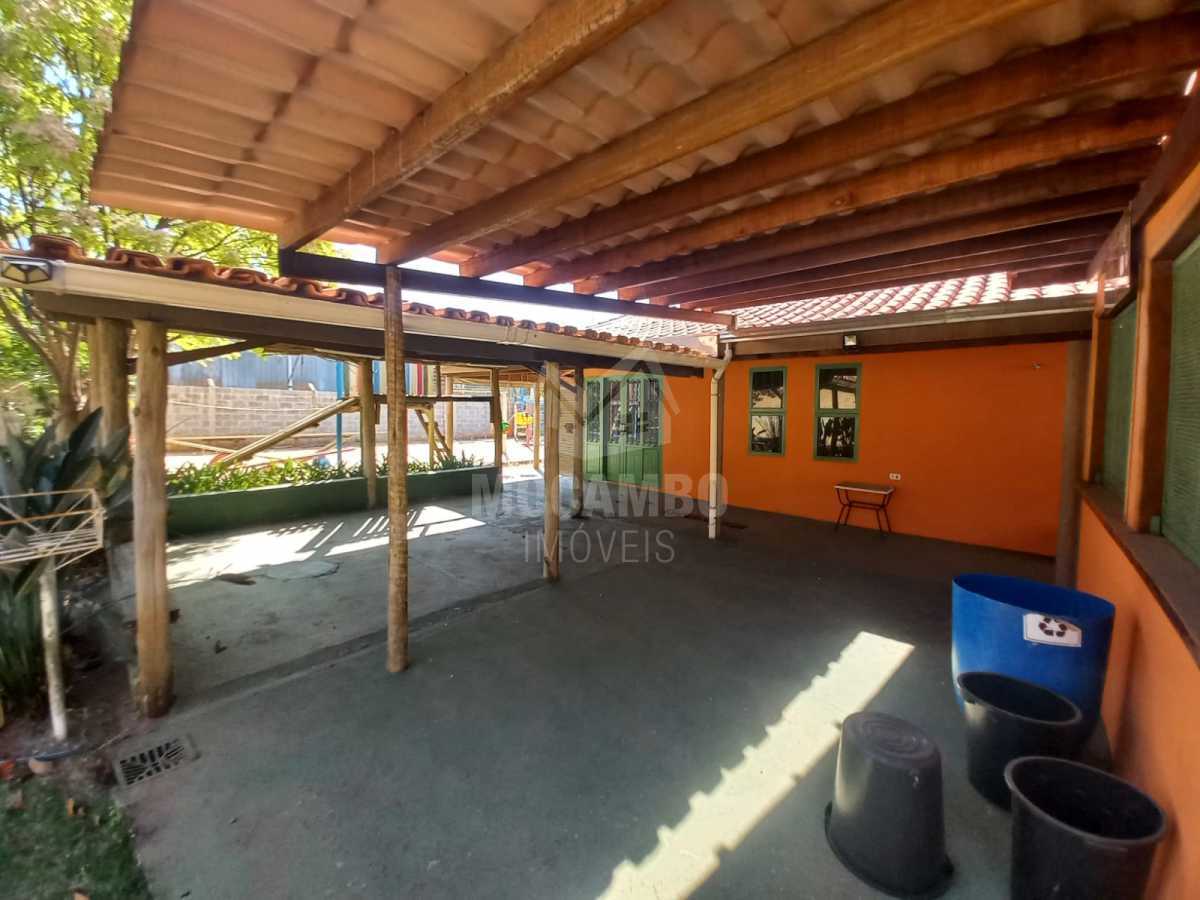 espaço coberto - 10
