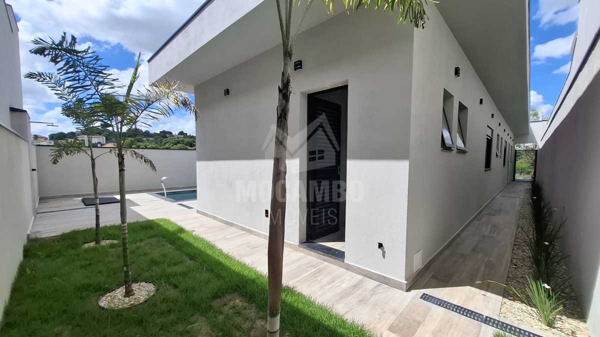 Jardim e banheiro externo - 23