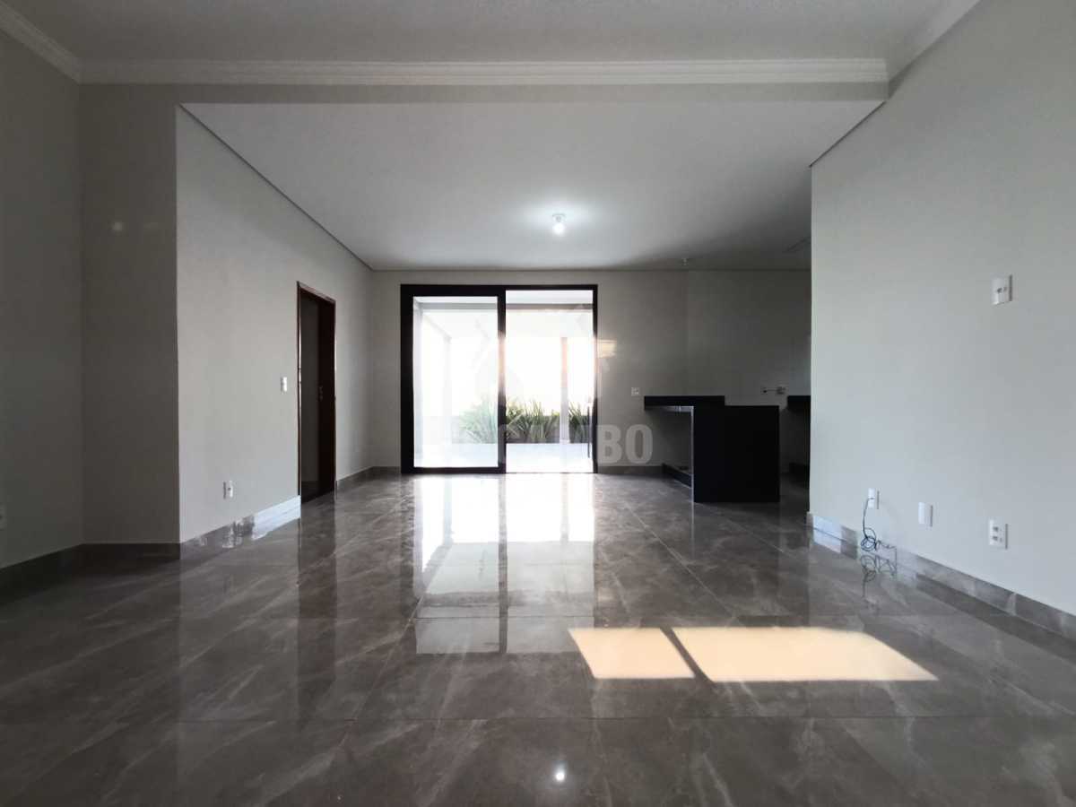 Sala de jantar e tv - 2