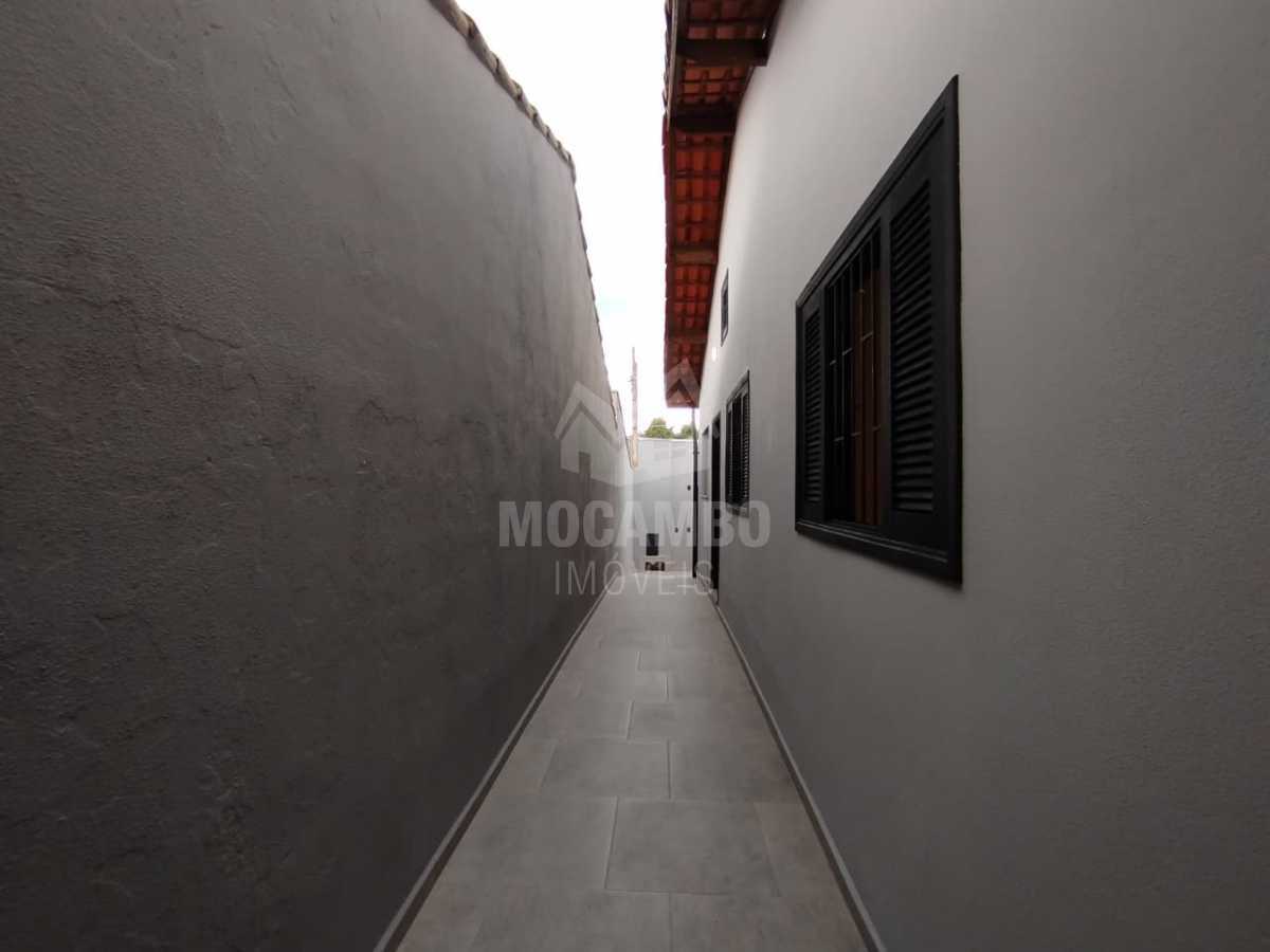 CORREDOR LATERAL - 13