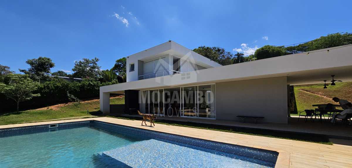 Piscina e fachada - 2