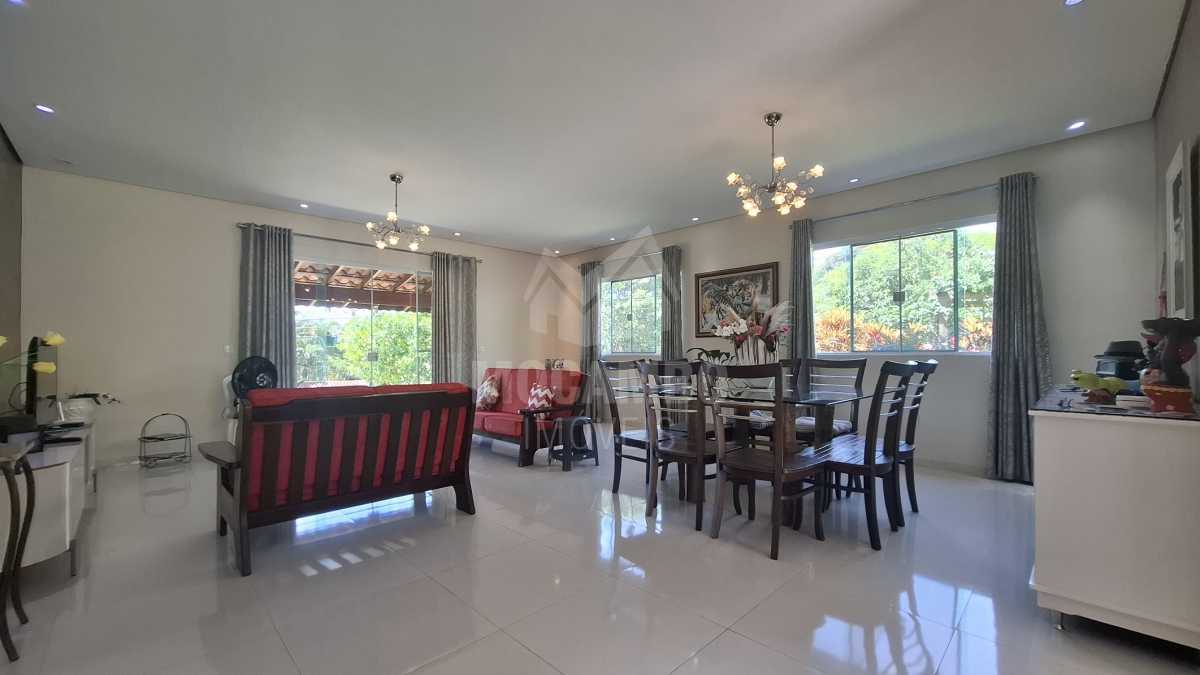 Sala de jantar e sala - 13