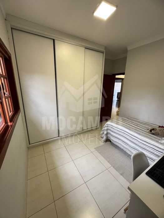 3B185D55-20FA-4A7C-934D-8D9279 - 4