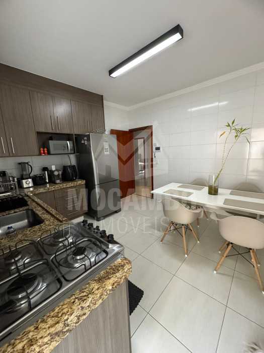 8A924399-A819-4A9D-882F-32C3ED - 9