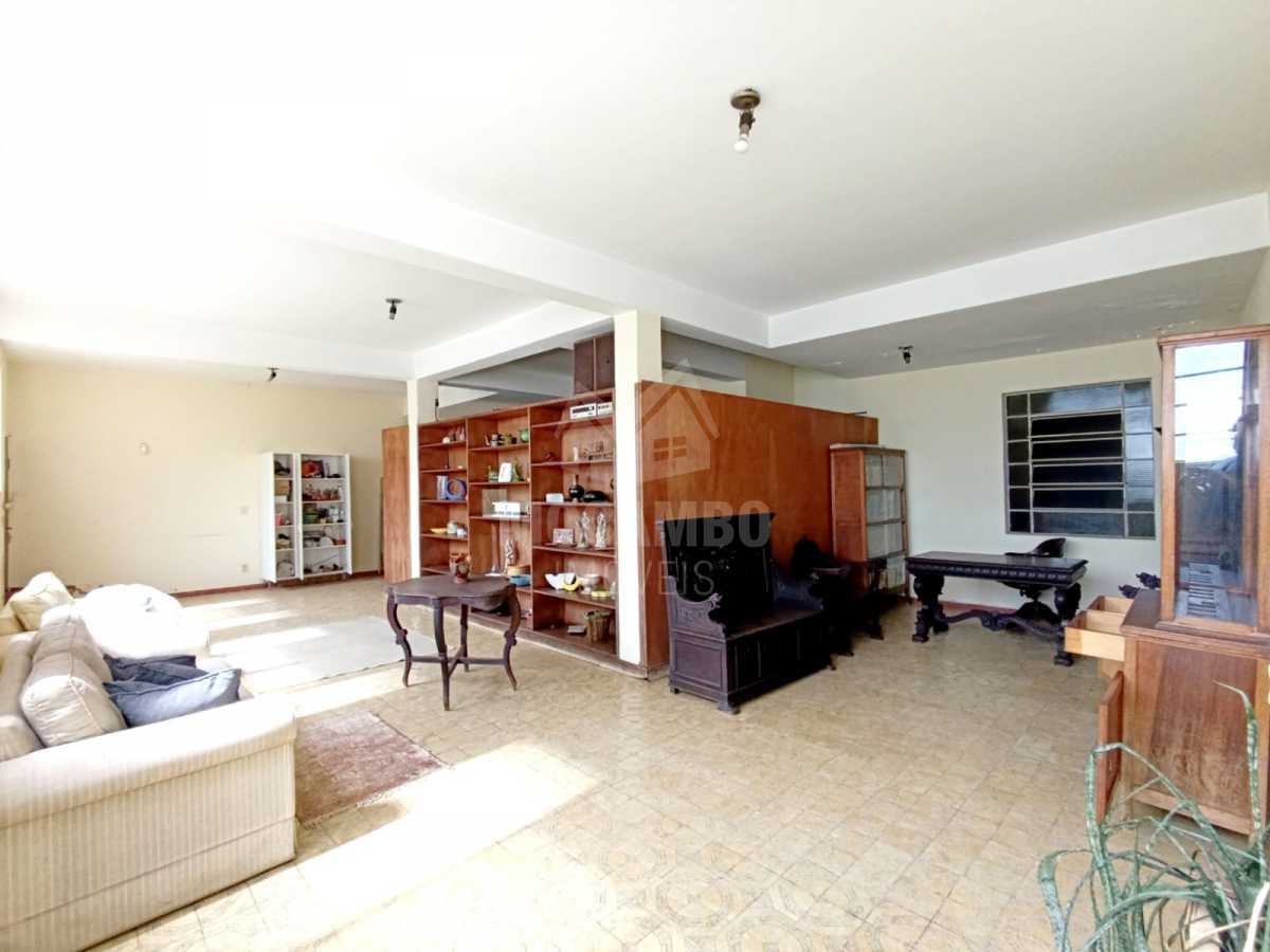 Piso inferior (salão) - 13