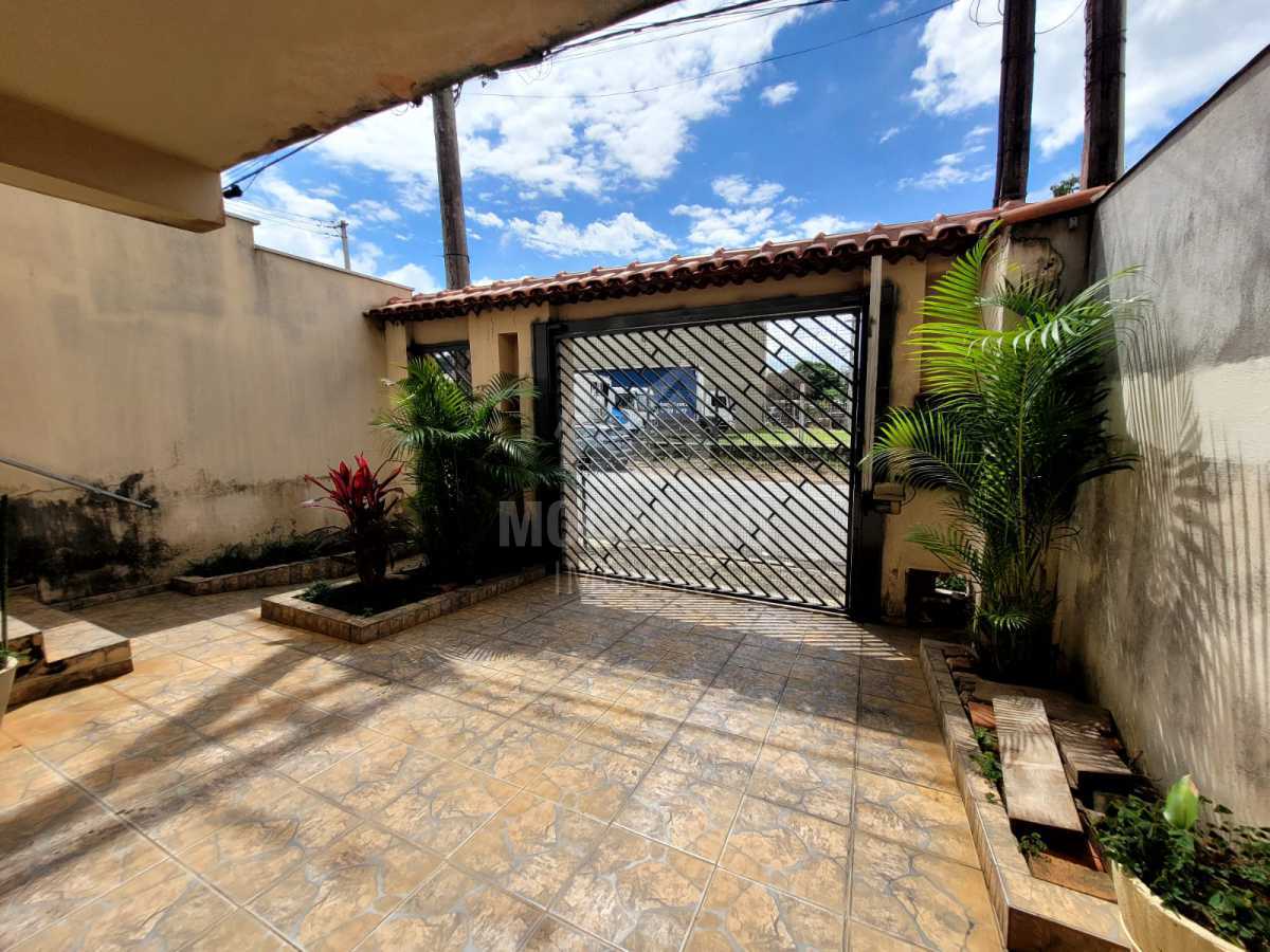 dbe8e9cb-5f17-4c1e-99e6-ad9329 - 3