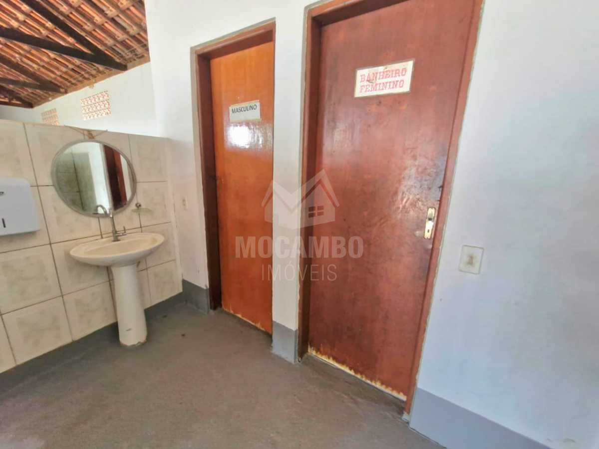 Banheiros do salão - 19