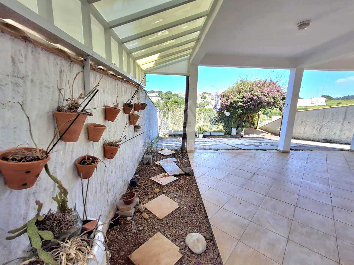 Garagem e quintal - 11