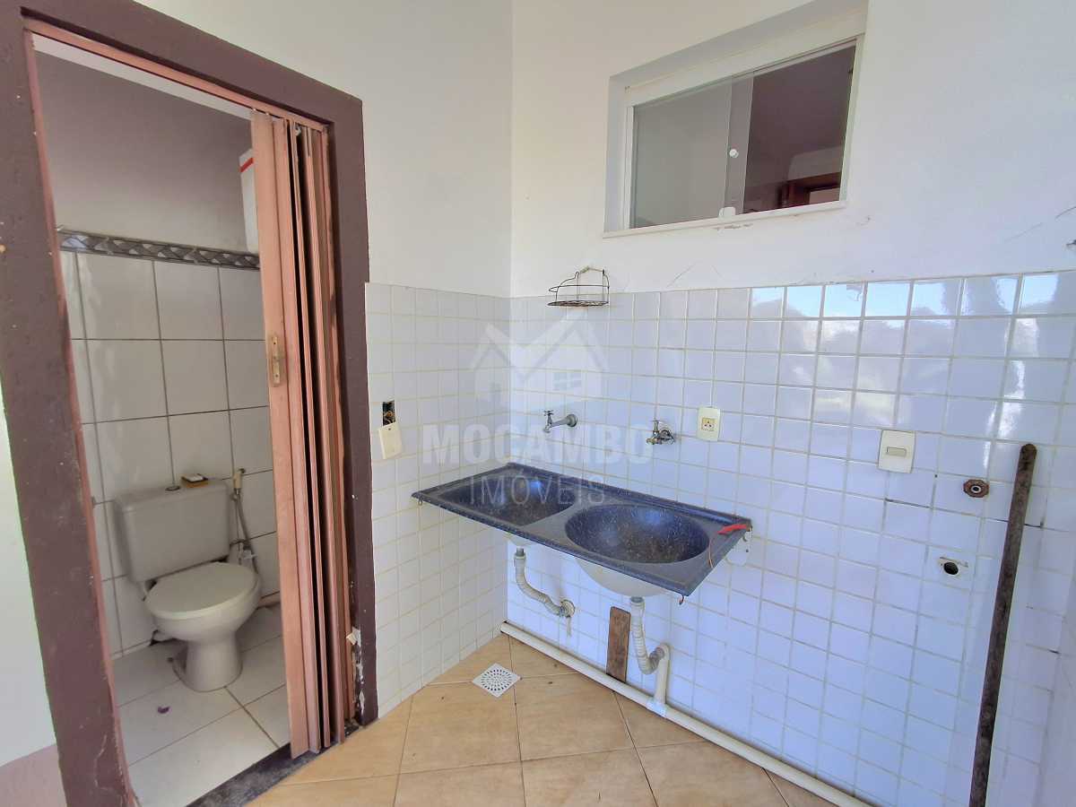 Lavanderia e banheiro de apoio - 16