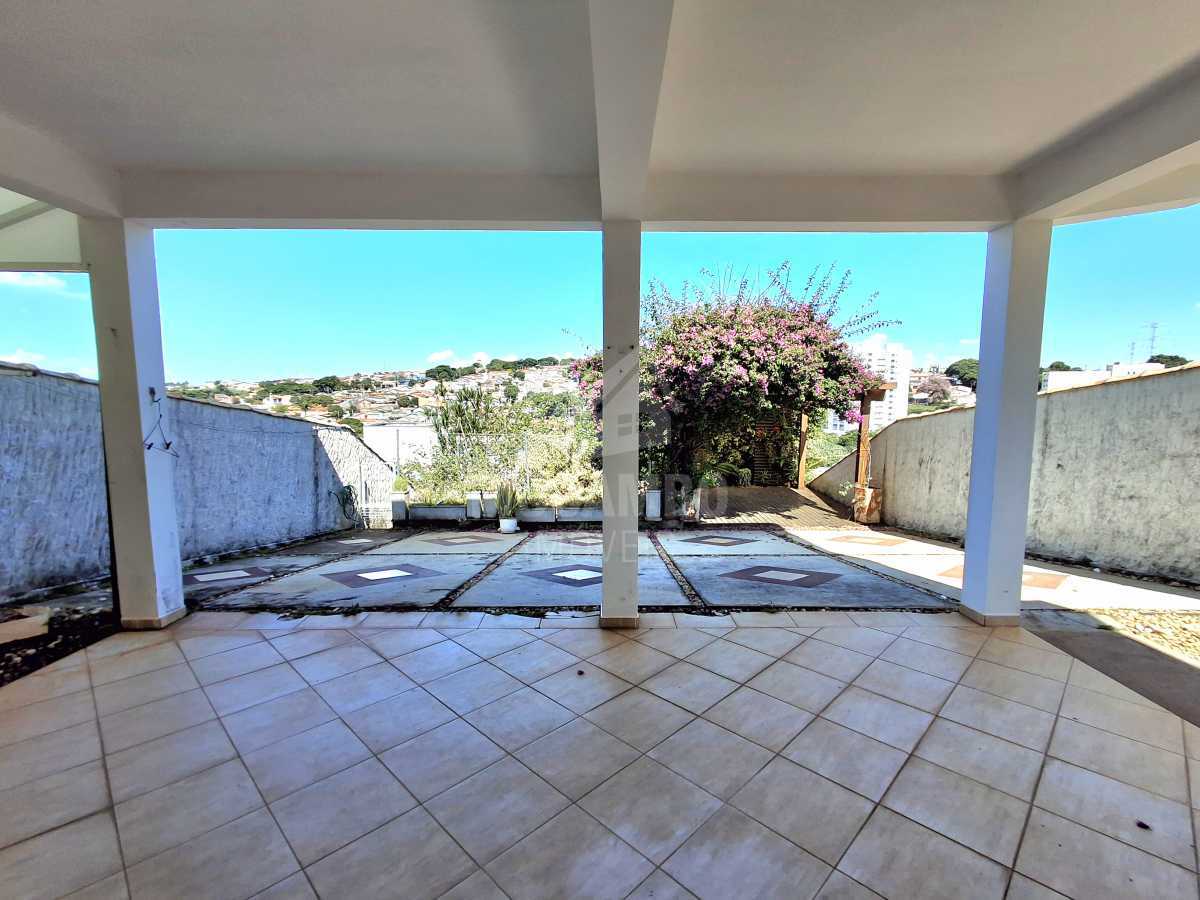 Garagem e quintal - 12