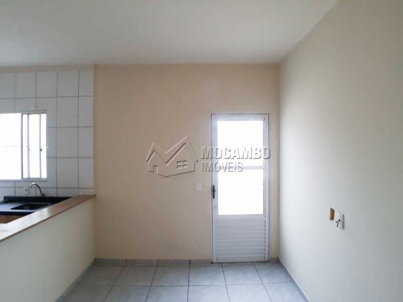 Conheça Sala do imóvel - Casa 2 quartos para alugar Itatiba,SP Loteamento Fernando Momentel - R$ 2.000 - FCCA21312 - 2 Sala - 2