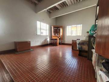 Ótima localização - Maracanã - Rua Almirante João Candido Brasil- Casa frente de rua duplex- 4 quartos, anexo de quartos, banheiro e cozinha, 5 vagas - TJCA50017