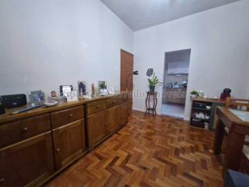 Tijuca - Rua General Roca - Excelente localização, 1 quarto com suite, rua arborizada, a poucos metros da Praça Saens Pena. - TJAP10372