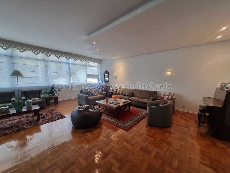 Sala com 50 m². - 6