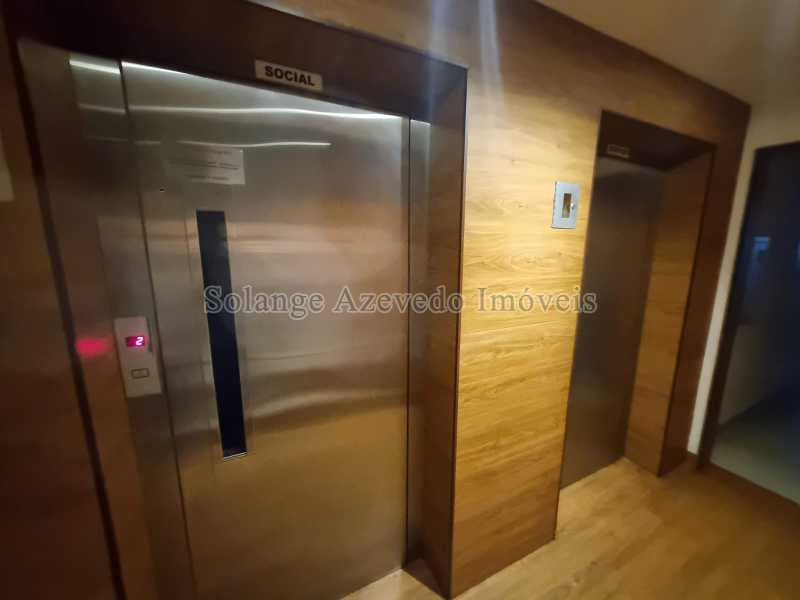 Hall elevadores.  - 27