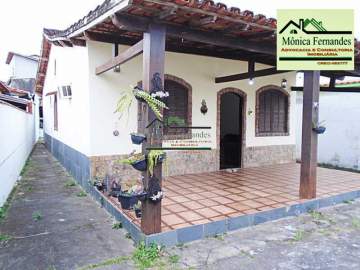 Ótima localização - Casa com 3 Quartos no Centro do bairro de Ponta Negra em Maricá. Porteira Fechada. - R401