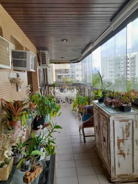 WhatsApp Image 2025-12-04 at 1 - 3